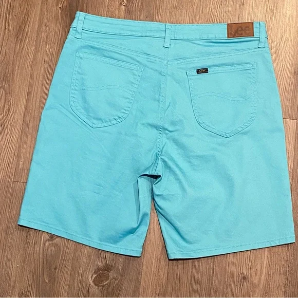 Lee Women’s 16M Bay Blue Flat Front Shorts Casual Style Mid Rise - Picture 2 of 4